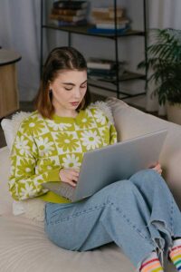 young woman doing online emdr therapy in nyc