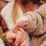 Perinatal mood disorder therapy NYC, Manhattan, Brooklyn, hands, mother, child, connection, counseling, Queens, therapist, bonding